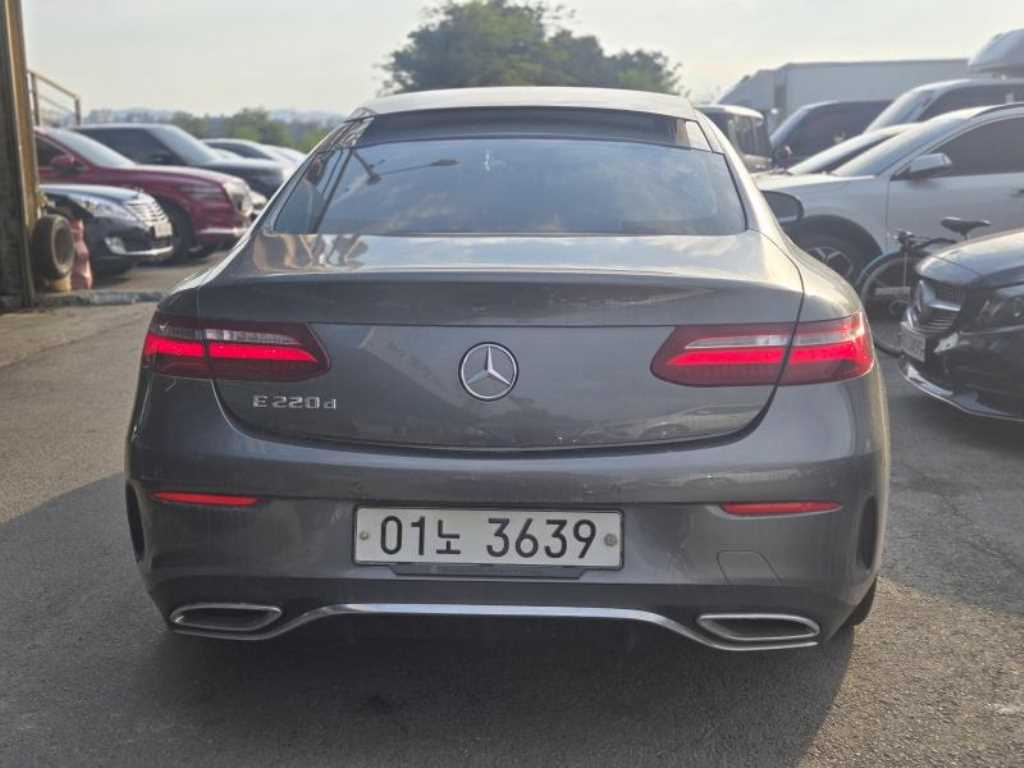 Mercedes Benz E class - Vista 4