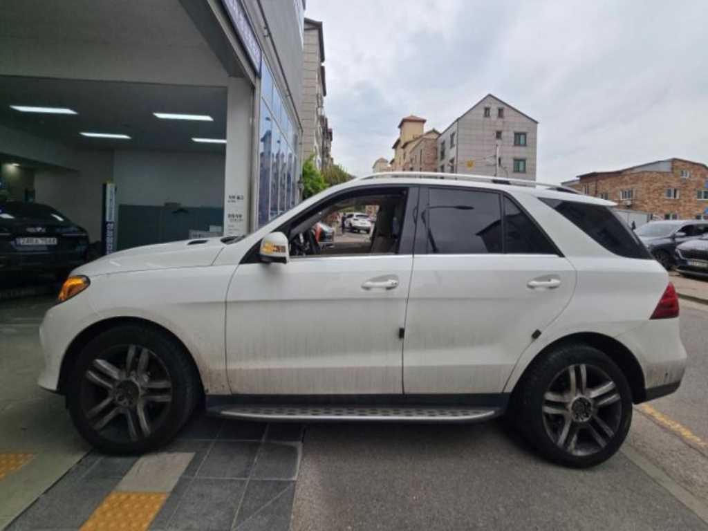 Mercedes Benz GLE Class - Vista 2
