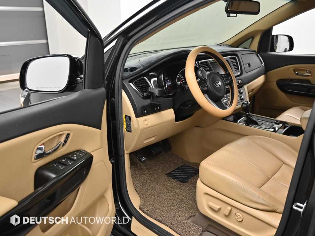 KIA Carnival - Vista 11