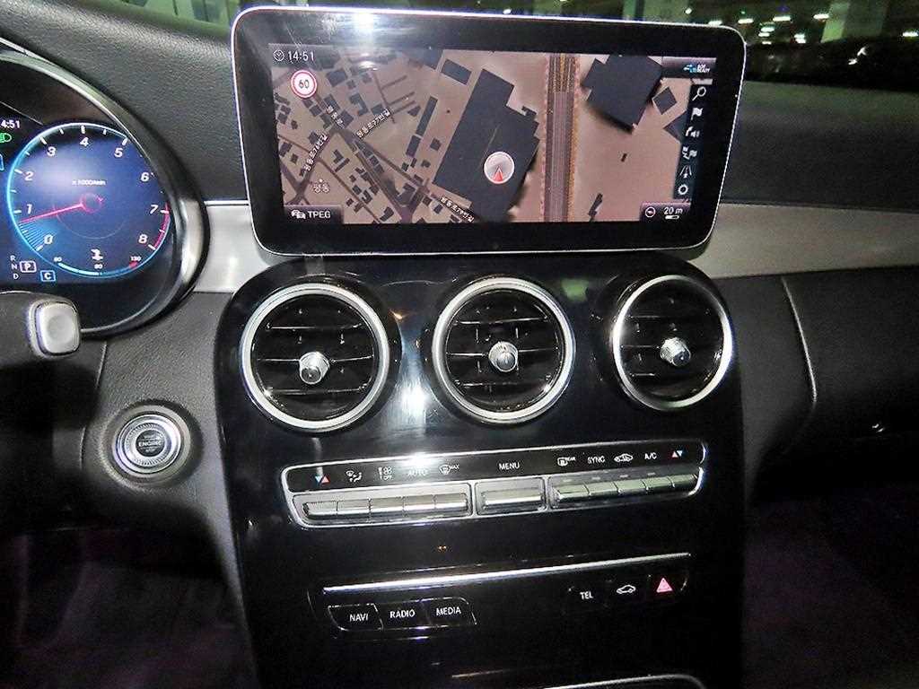 Mercedes Benz C Class - Vista 11