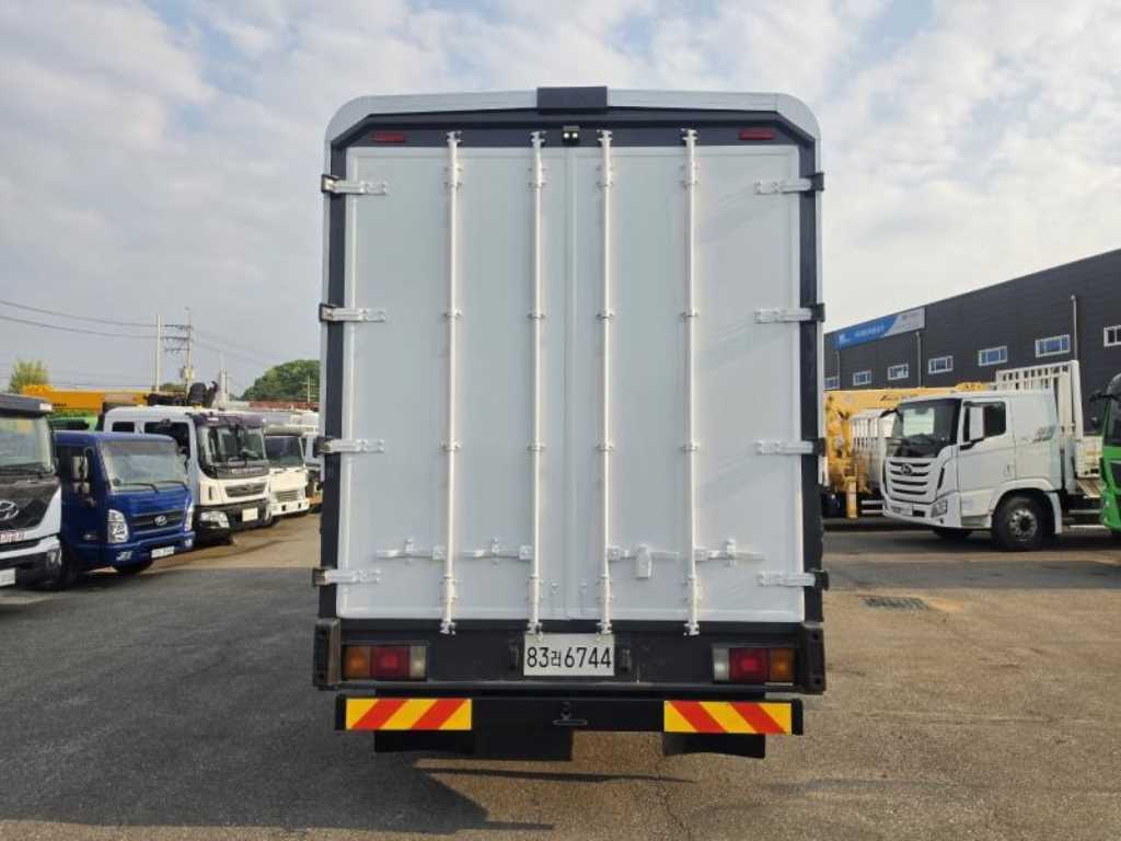 medium and large cargo truck - Vista 4