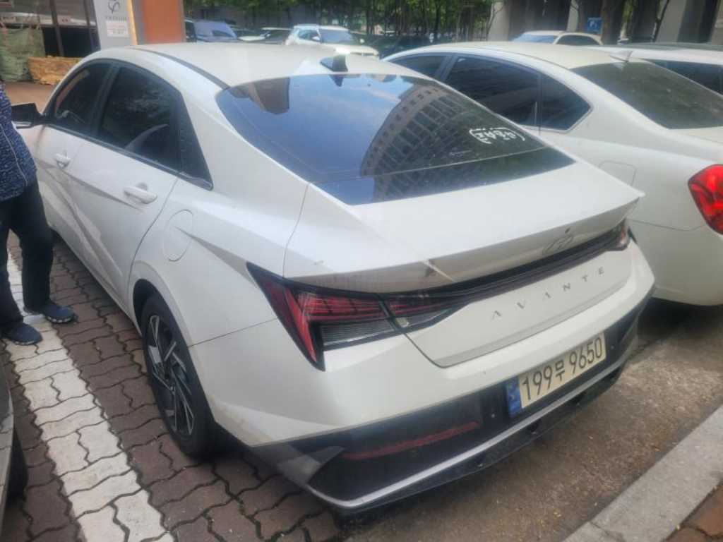 HYUNDAI Avante - Vista 2
