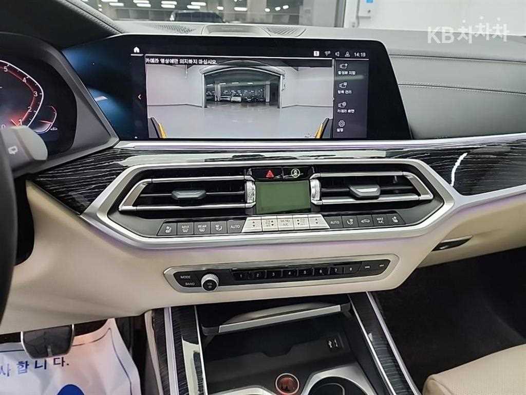 BMW X7 - Vista 9