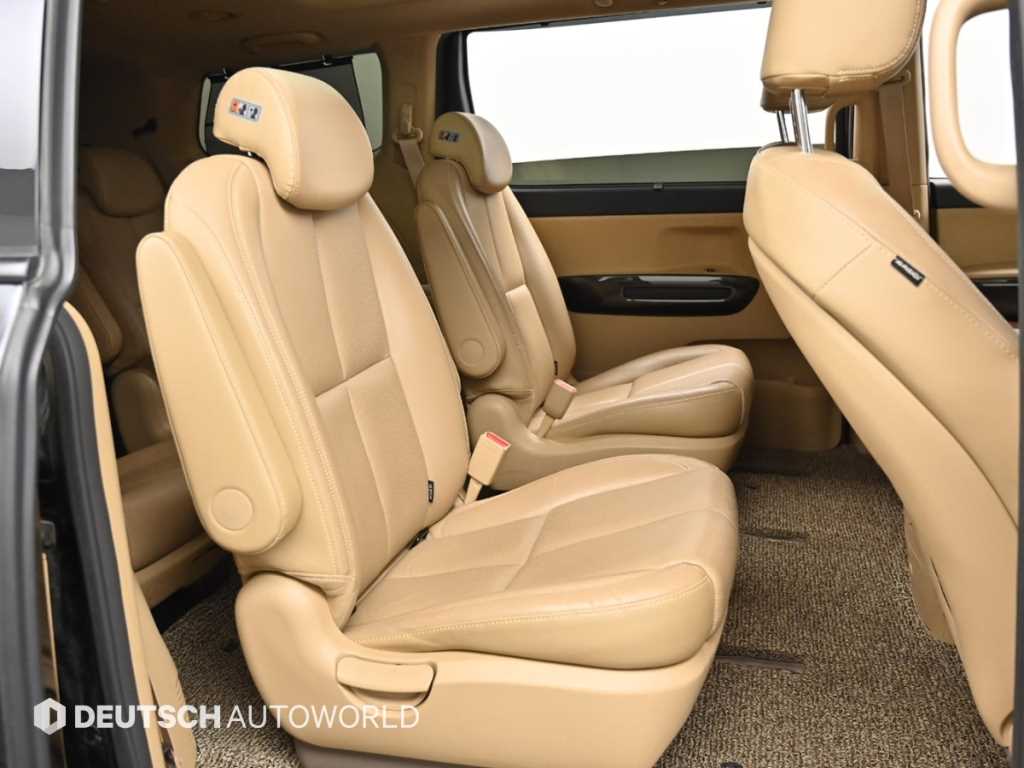 KIA Carnival - Vista 12