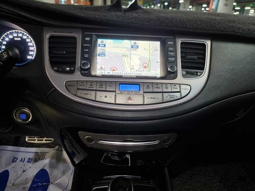 HYUNDAI Genesis - Vista 9