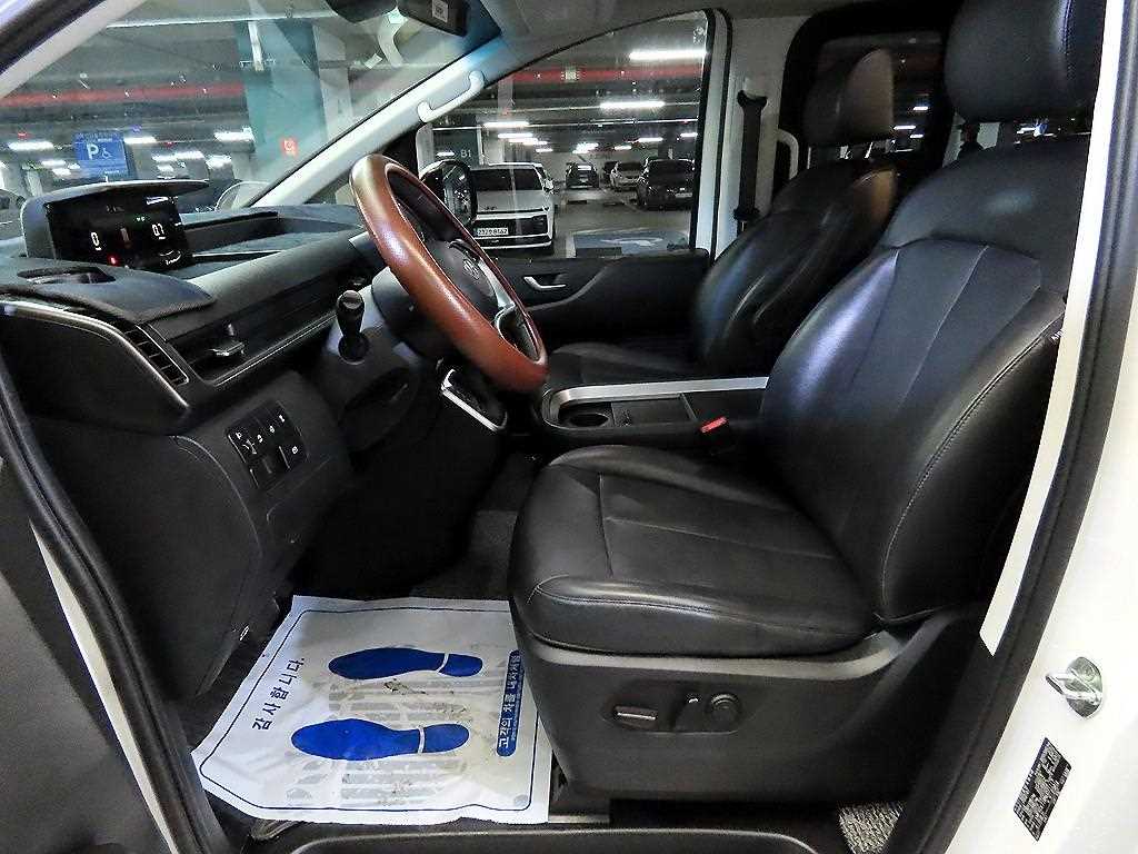 HYUNDAI Staria - Vista 6