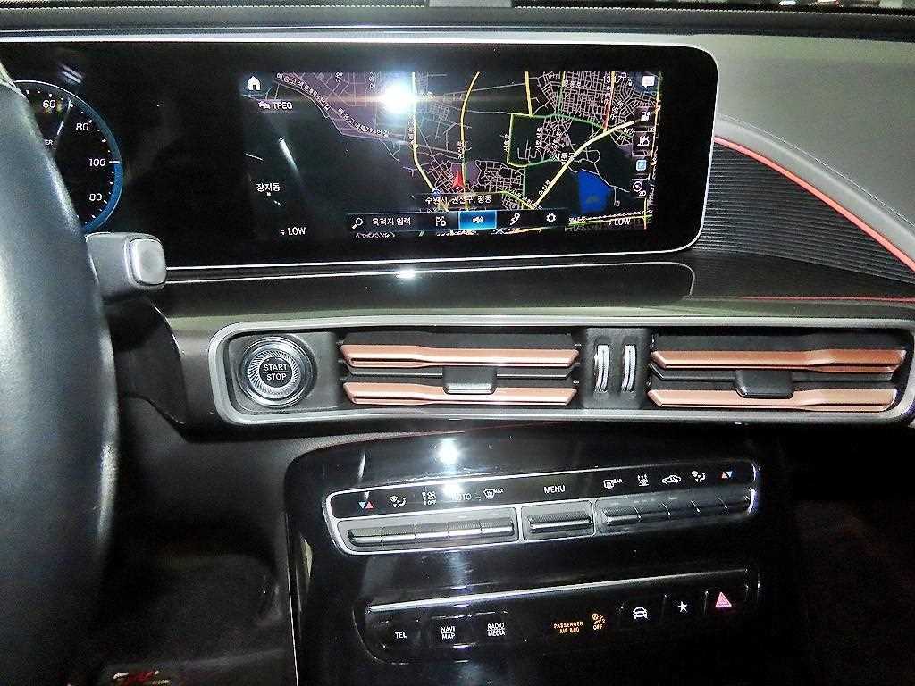 Mercedes Benz EQC - Vista 12
