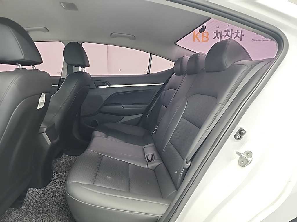 HYUNDAI Avante - Vista 12