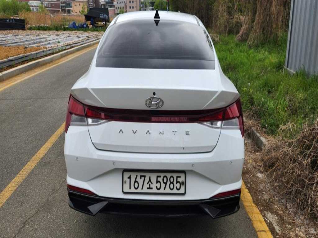 HYUNDAI Avante - Vista 2