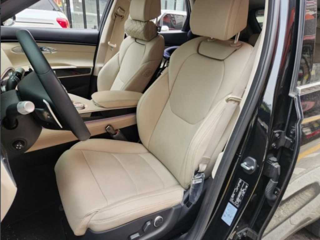 Genesis GV70 - Vista 7