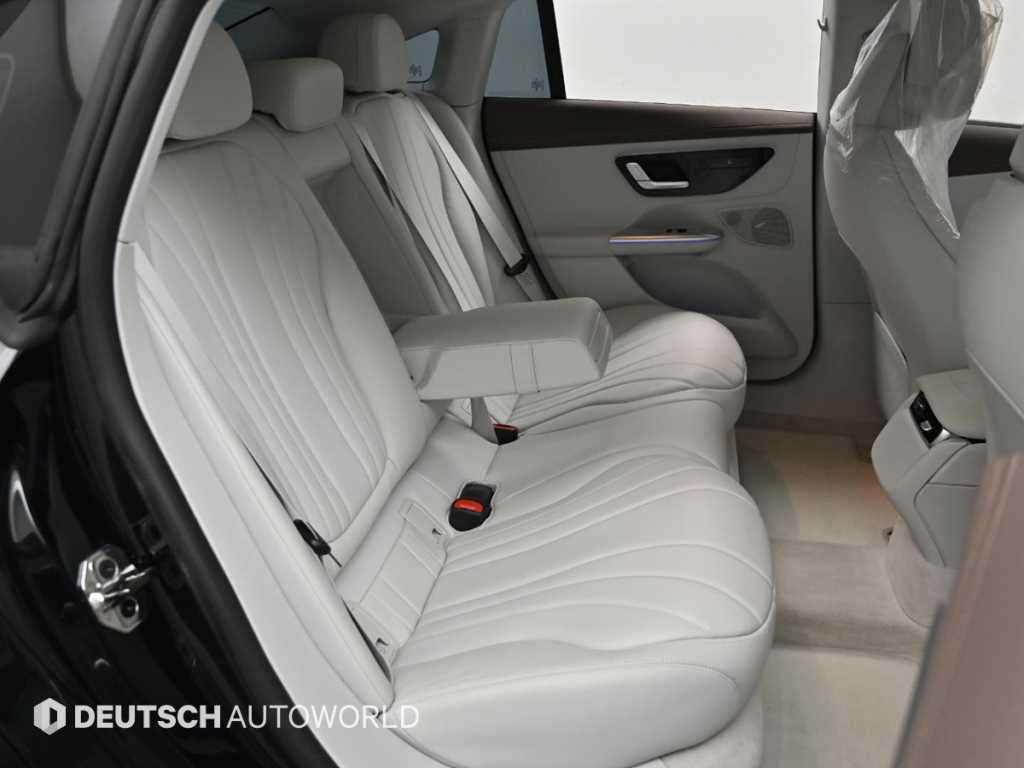 Mercedes Benz EQE - Vista 12