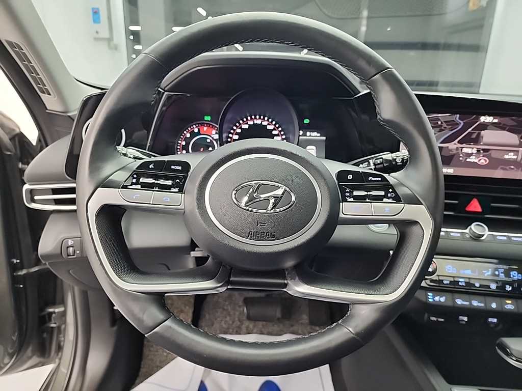 HYUNDAI Avante - Vista 9