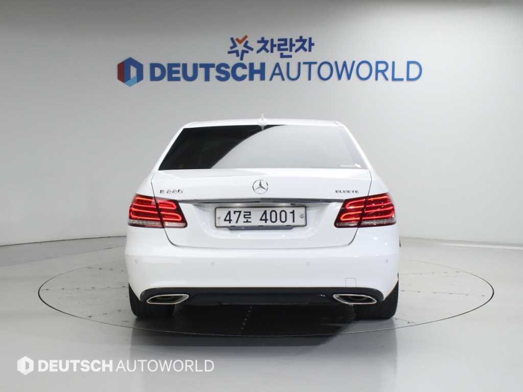 Mercedes Benz E class - Vista 4