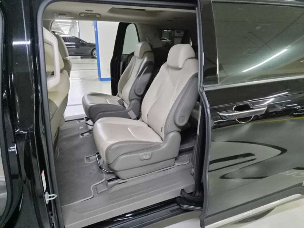 KIA Carnival - Vista 8