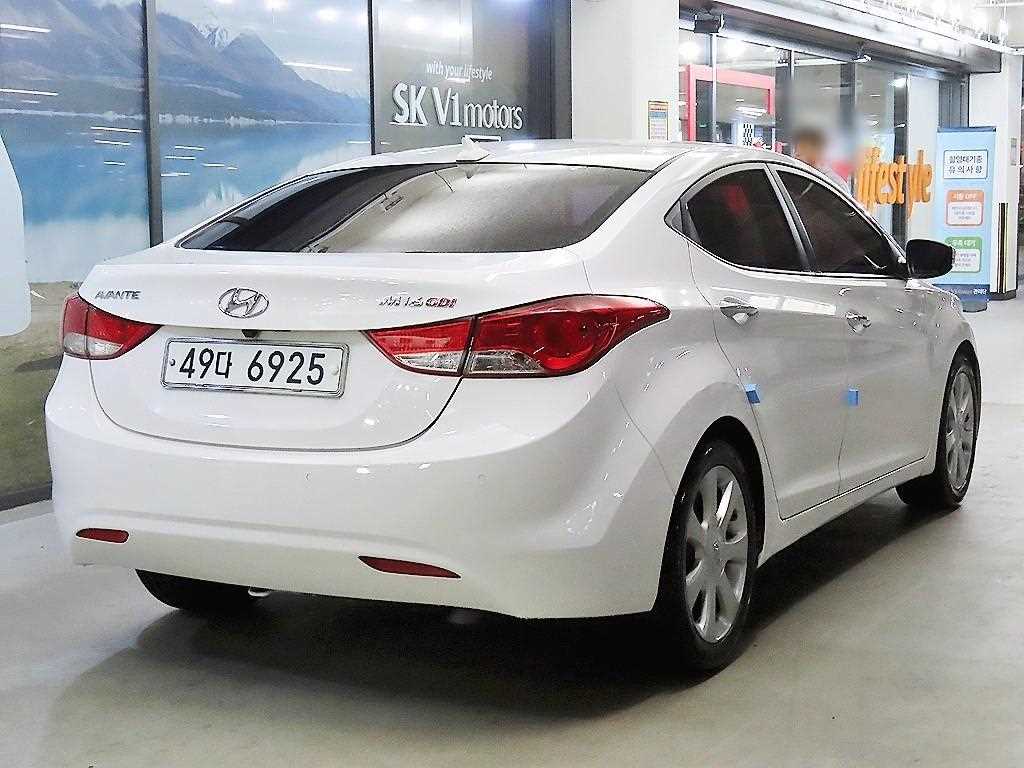 HYUNDAI Avante - Vista 4
