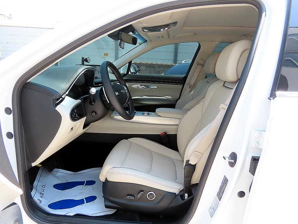 Genesis GV70 - Vista 5