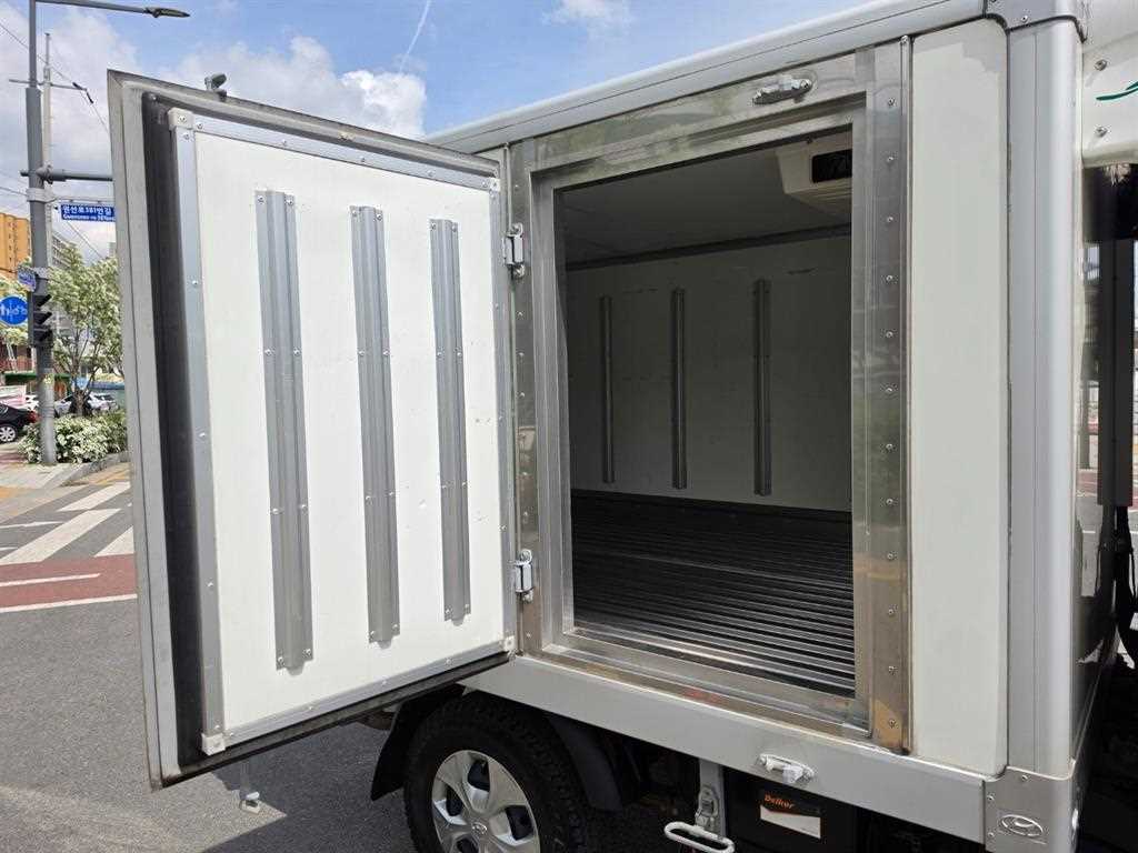 Small Truck Freezer Box(Low Deck) - Vista 8