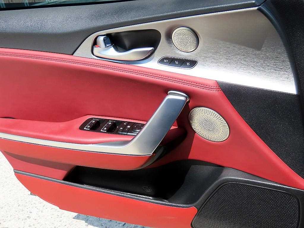 KIA Stinger - Vista 12