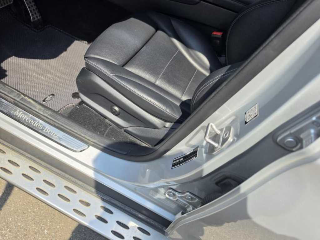 Mercedes Benz GLC Class - Vista 6