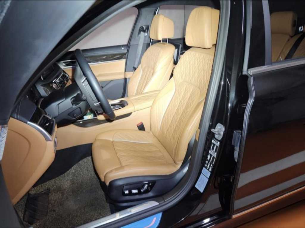 BMW 7 Series - Vista 3