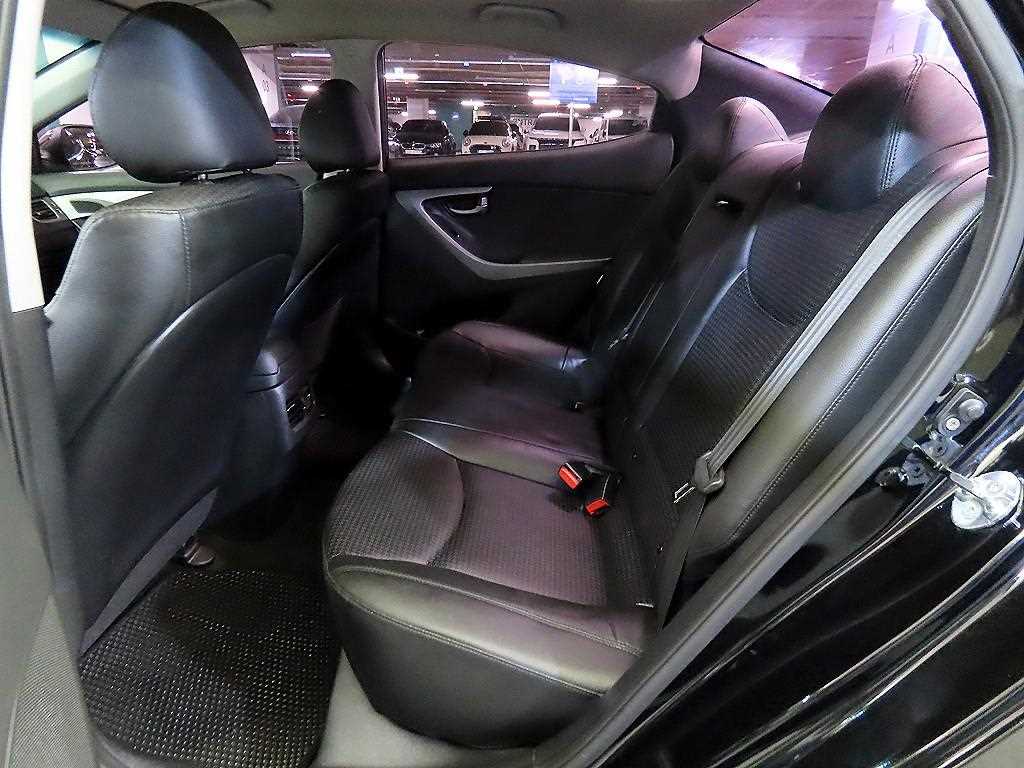 HYUNDAI Avante - Vista 7