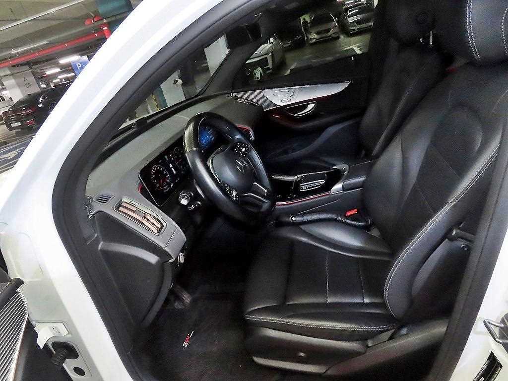 Mercedes Benz EQC - Vista 7