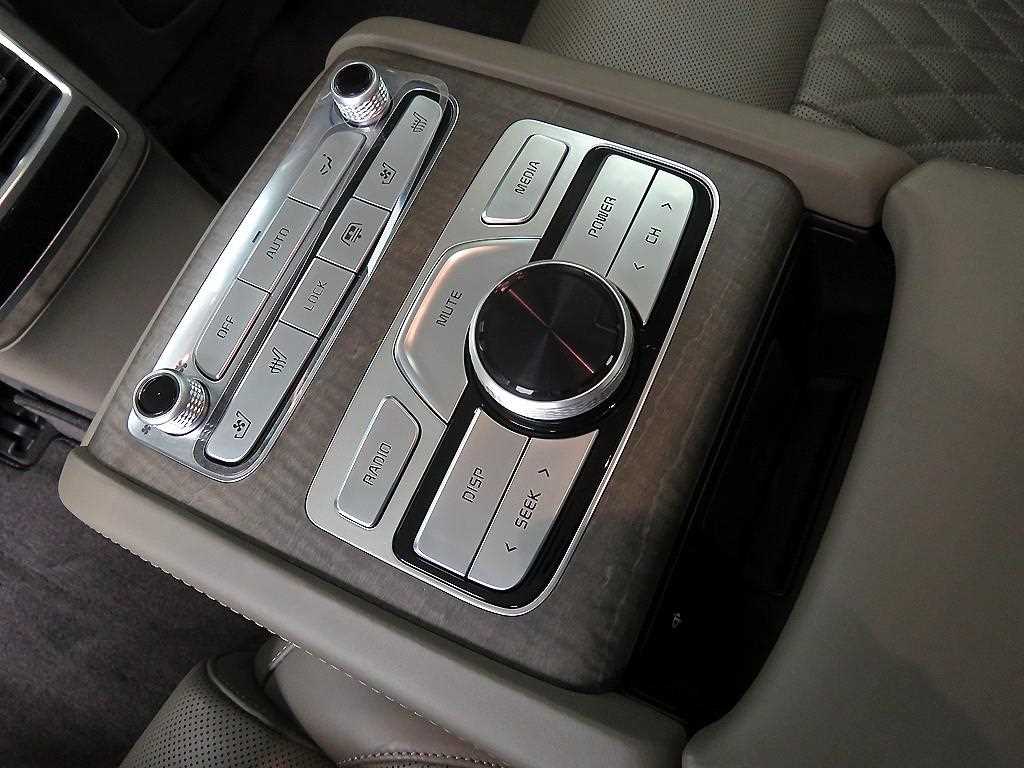 KIA K9 - Vista 9