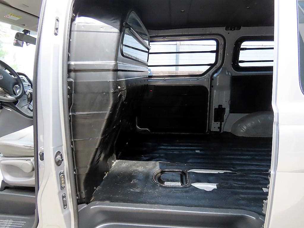HYUNDAI Starex - Vista 6