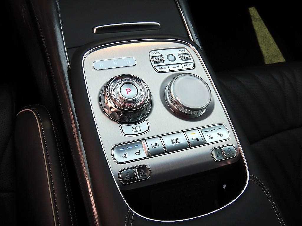 Genesis G90 - Vista 11