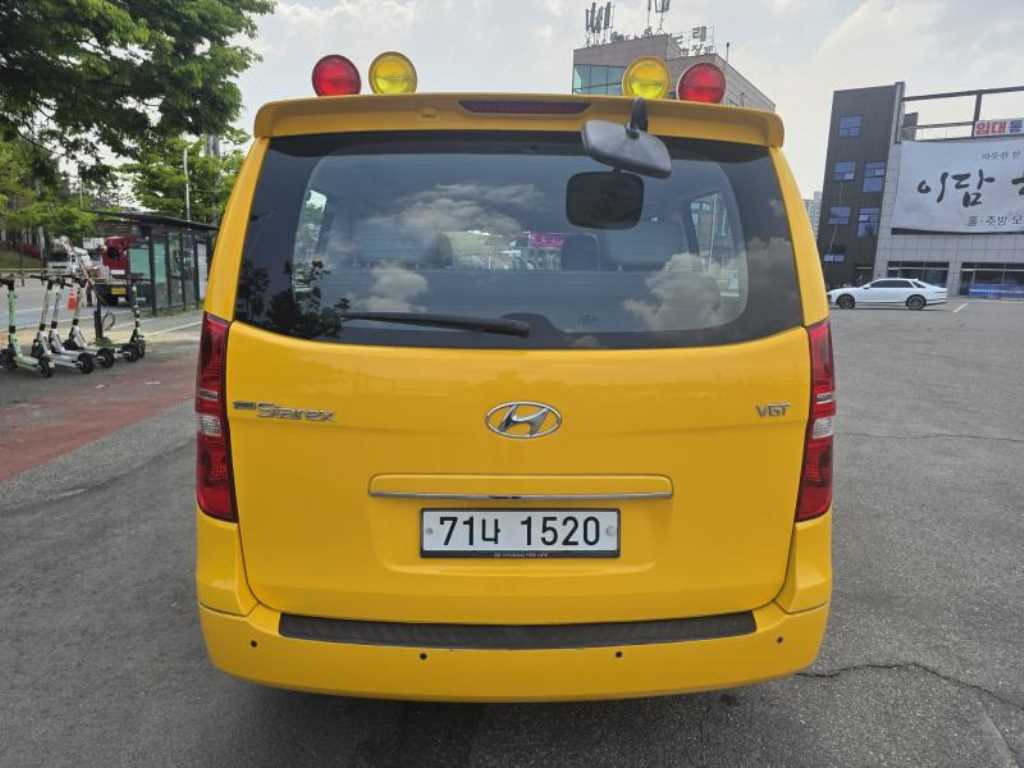 HYUNDAI Starex - Vista 4