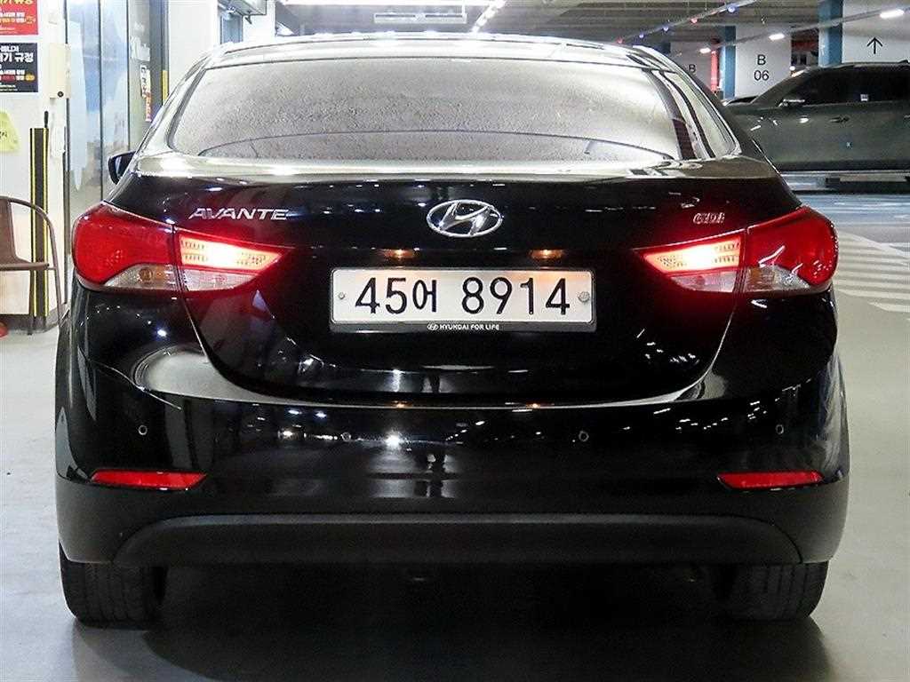HYUNDAI Avante - Vista 5