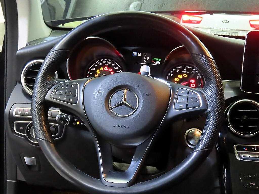 Mercedes Benz GLC Class - Vista 8