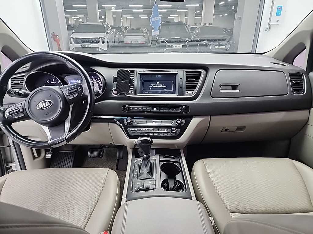 KIA Carnival - Vista 7