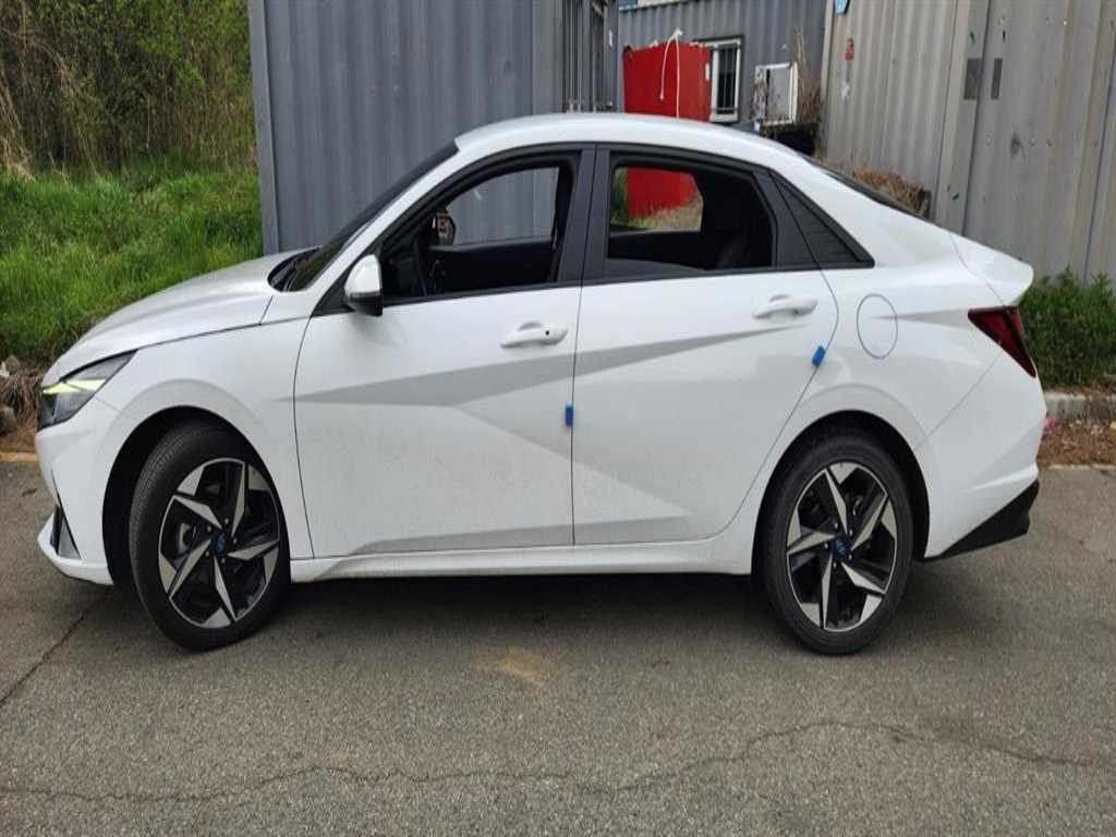 HYUNDAI Avante - Vista 3