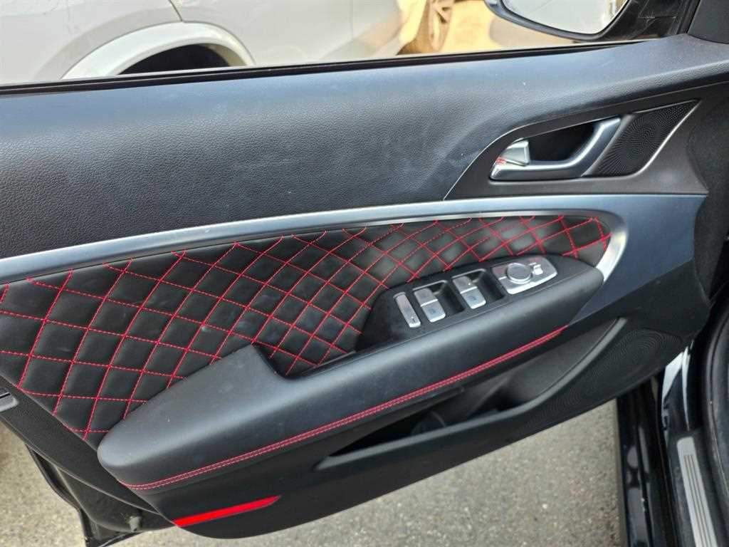 Genesis G70 - Vista 4
