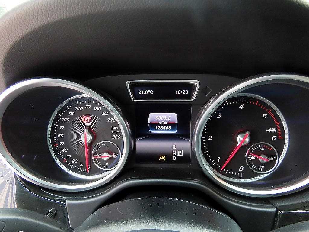 Mercedes Benz GLE Class - Vista 9