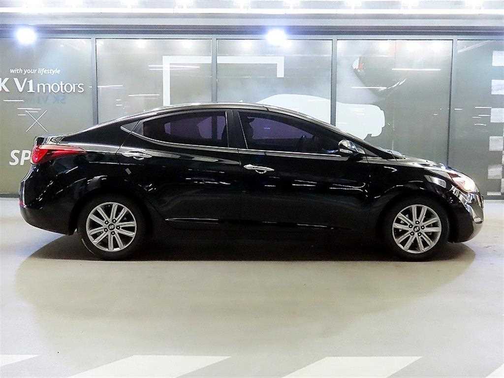 HYUNDAI Avante - Vista 3