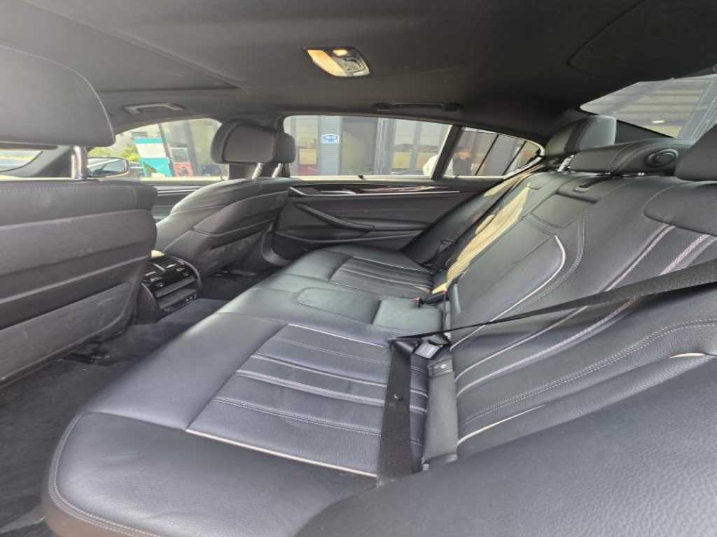 BMW 5 Series - Vista 5