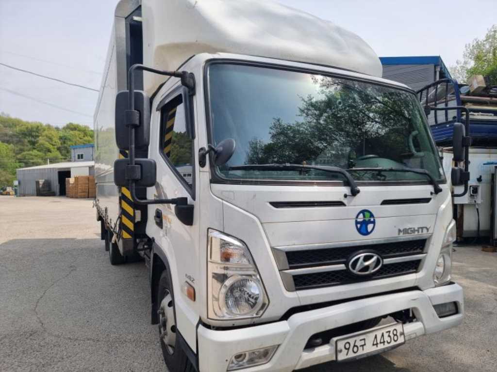medium and large cargo truck - Vista 2