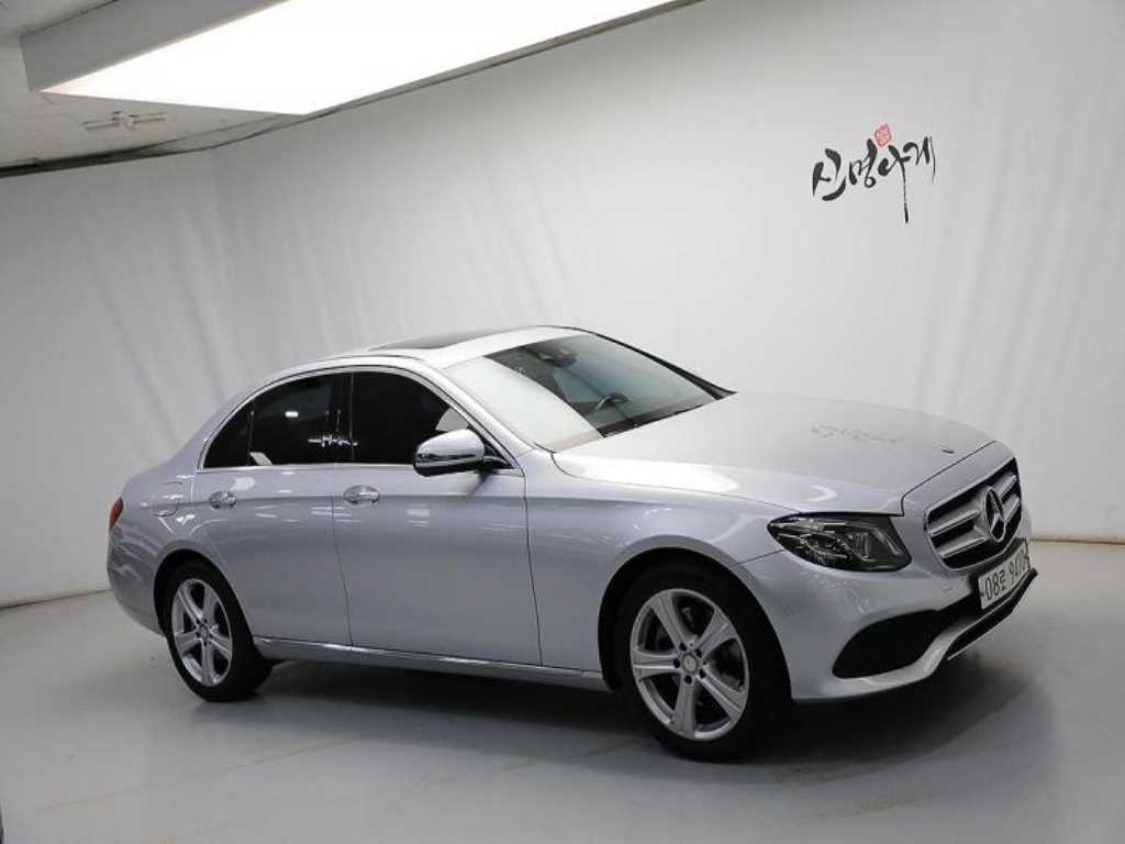 Mercedes Benz E class - Vista 3