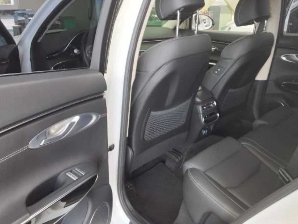 Genesis GV70 - Vista 6