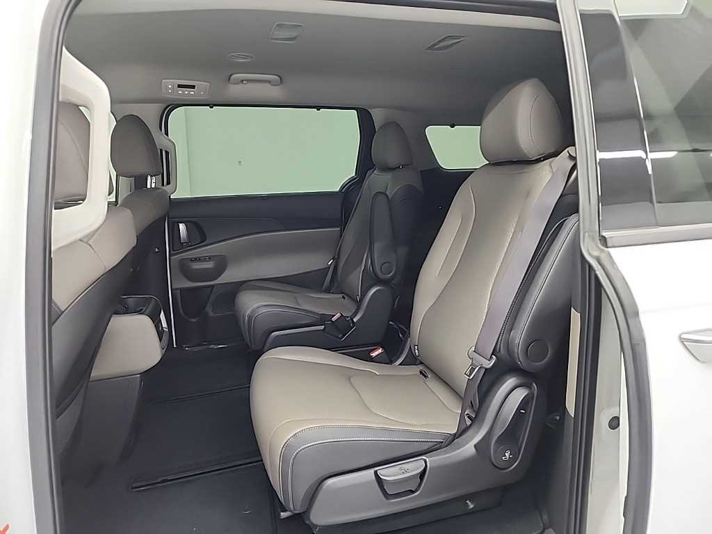 KIA Carnival - Vista 12