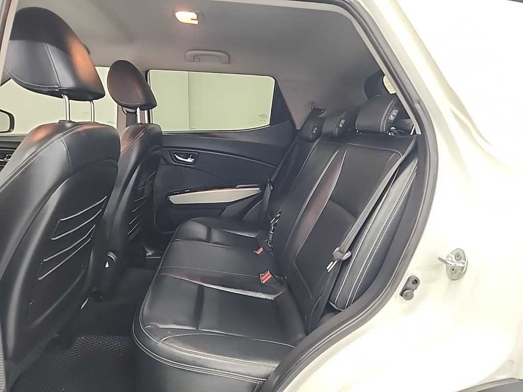Ssangyong Tivoli - Vista 12