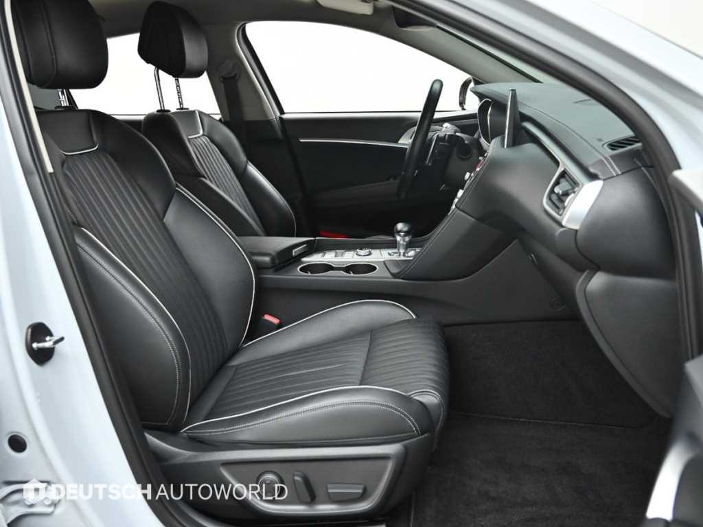 Genesis G70 - Vista 10