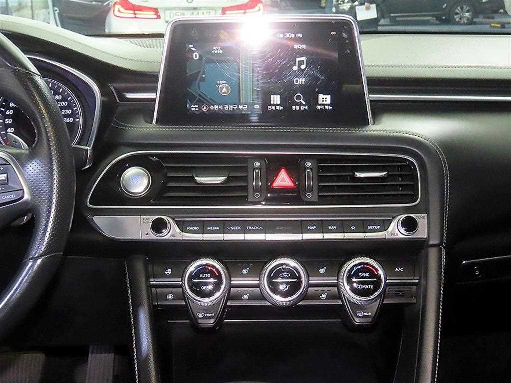 Genesis G70 - Vista 11