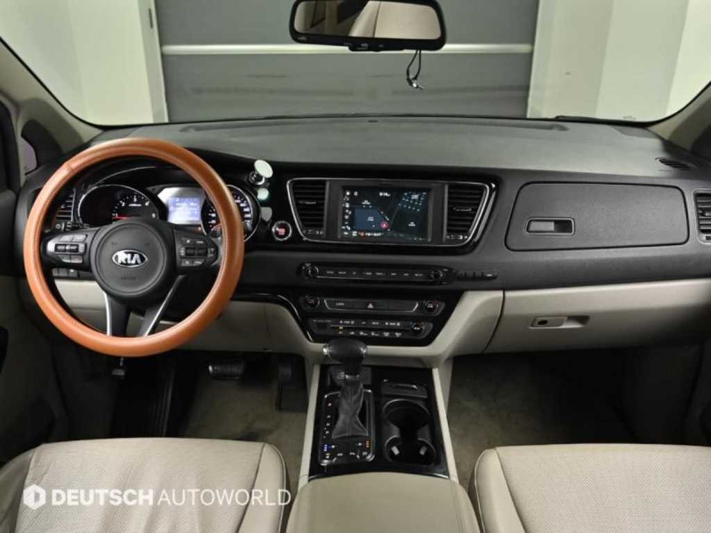 KIA Carnival - Vista 7