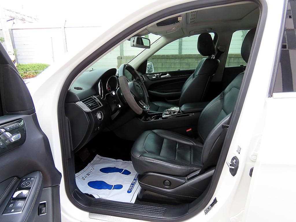 Mercedes Benz GLE Class - Vista 5