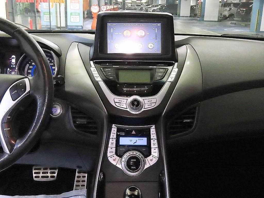 HYUNDAI Avante - Vista 11