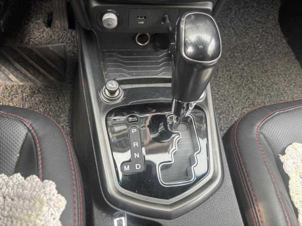 Ssangyong Tivoli - Vista 5
