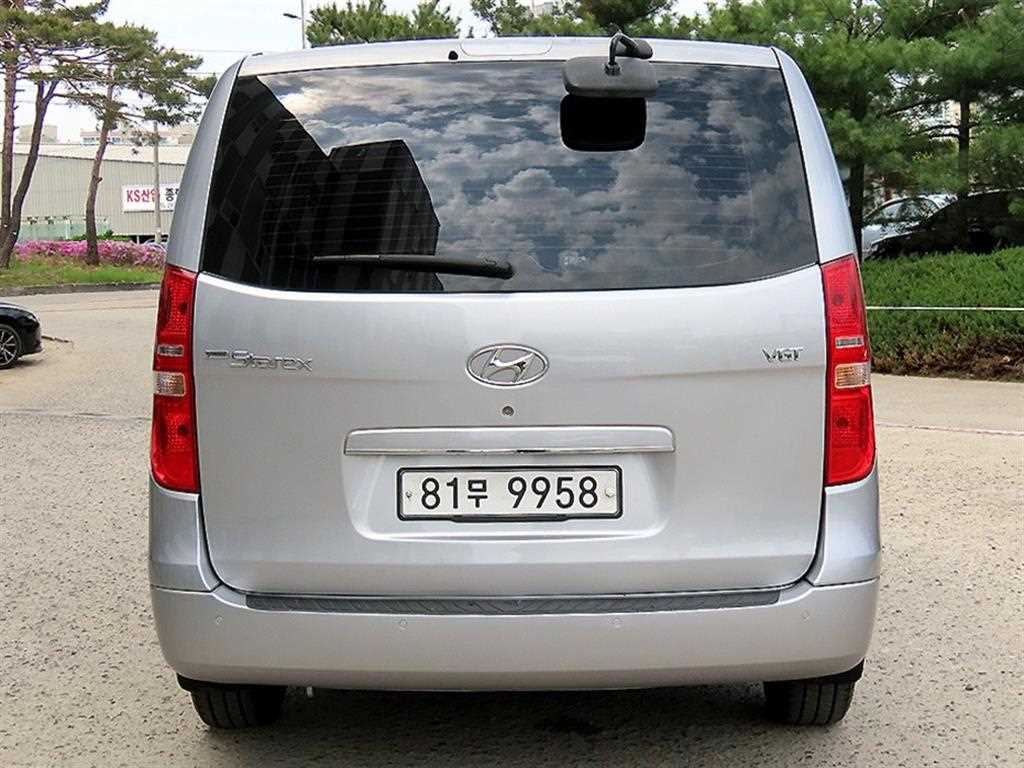 HYUNDAI Starex - Vista 4